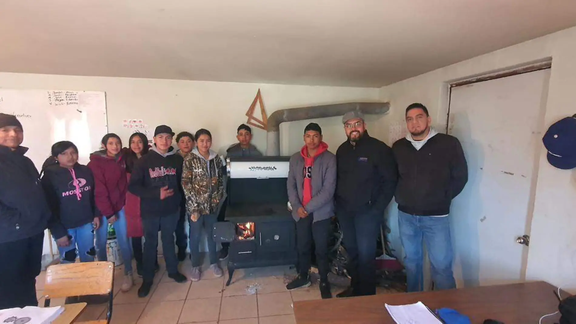 Entregan estufas de leña zona serrana seech